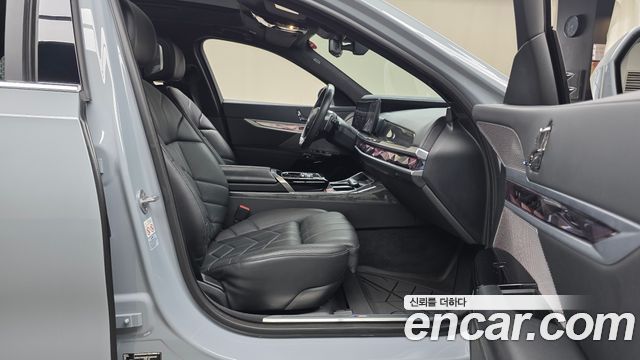 BMW 7 Series (G70) 740i sDrive M Sport 2023 — фото 32