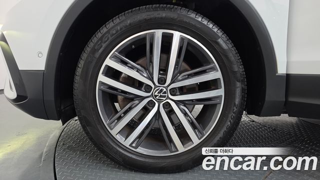 Volkswagen Tiguan Allspace 2.0 TSI Prestige 2022 — фото 5