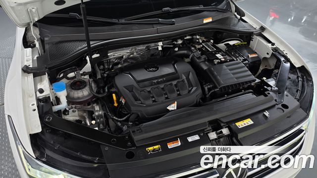 Volkswagen Tiguan Allspace 2.0 TSI Prestige 2022 — фото 6