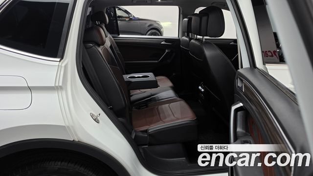 Volkswagen Tiguan Allspace 2.0 TSI Prestige 2022 — фото 11