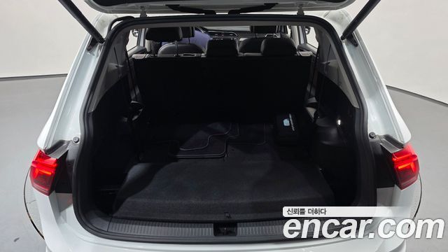 Volkswagen Tiguan Allspace 2.0 TSI Prestige 2022 — фото 20