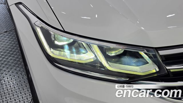 Volkswagen Tiguan Allspace 2.0 TSI Prestige 2022 — фото 22