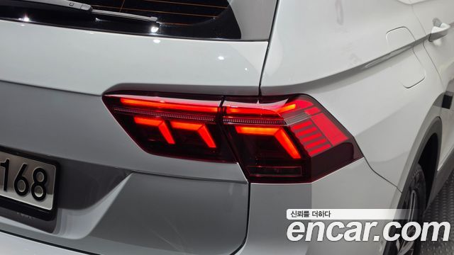 Volkswagen Tiguan Allspace 2.0 TSI Prestige 2022 — фото 23