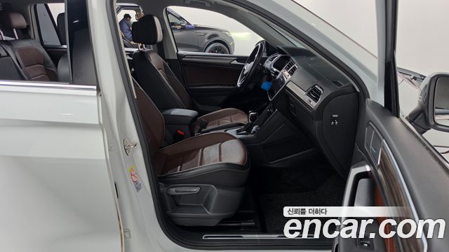 Volkswagen Tiguan Allspace 2.0 TSI Prestige 2022 — фото 26