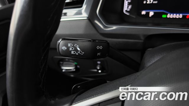 Volkswagen Tiguan Allspace 2.0 TSI Prestige 2022 — фото 28