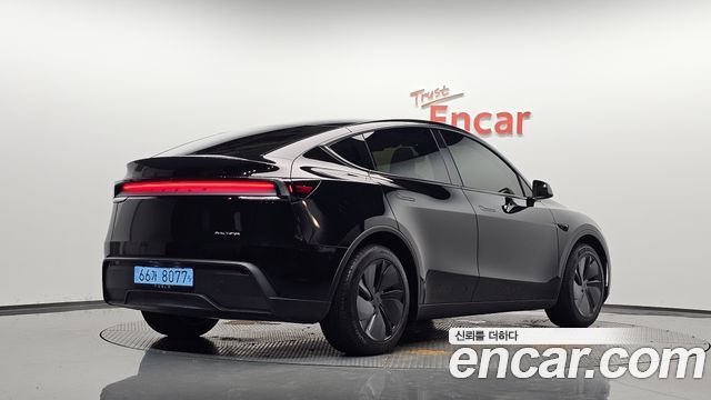 Tesla Model Y Long Range AWD 2025 — фото 2