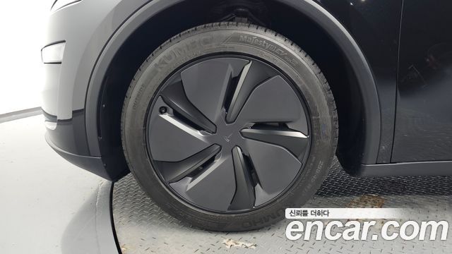 Tesla Model Y Long Range AWD 2025 — фото 5