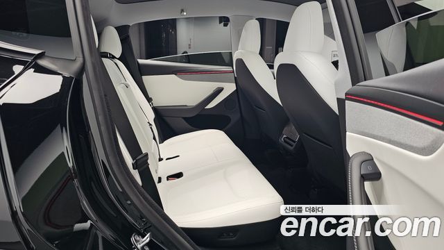 Tesla Model Y Long Range AWD 2025 — фото 12