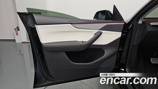 Tesla Model Y Long Range AWD 2025 — фото 24