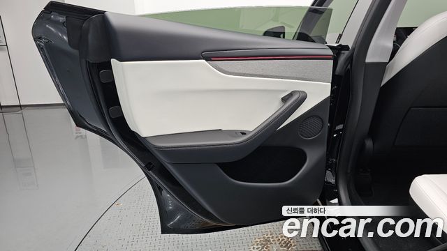 Tesla Model Y Long Range AWD 2025 — фото 25