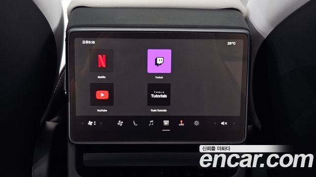 Tesla Model Y Long Range AWD 2025 — фото 32