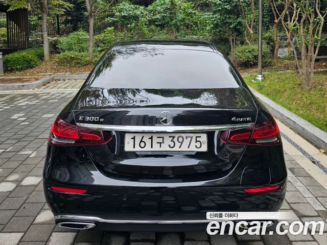 Mercedes-Benz E-Class (W213) E300e 4MATIC Exclusive 2023 — фото 4