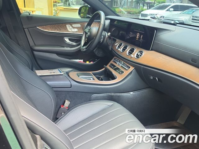 Mercedes-Benz E-Class (W213) E300e 4MATIC Exclusive 2023 — фото 9