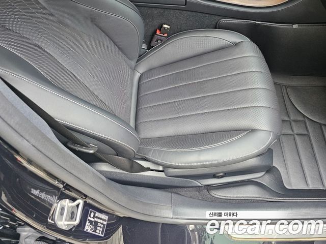 Mercedes-Benz E-Class (W213) E300e 4MATIC Exclusive 2023 — фото 10