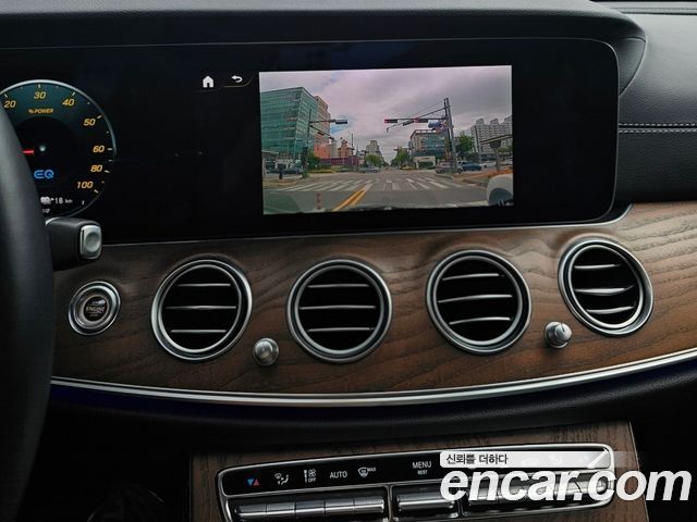 Mercedes-Benz E-Class (W213) E300e 4MATIC Exclusive 2023 — фото 16