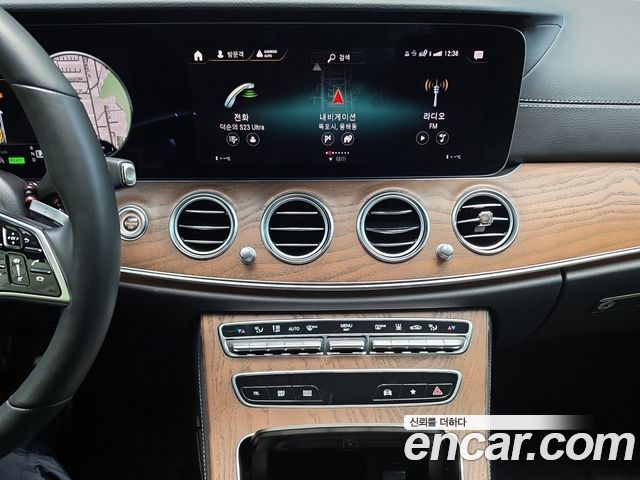 Mercedes-Benz E-Class (W213) E300e 4MATIC Exclusive 2023 — фото 19