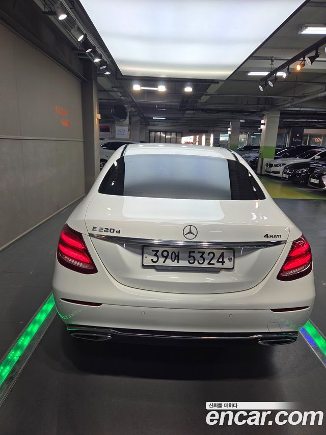 Mercedes-Benz E-Class (W213) E220d 4MATIC Exclusive 2019 — фото 4