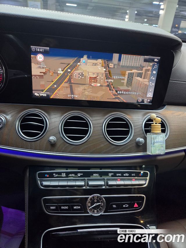 Mercedes-Benz E-Class (W213) E220d 4MATIC Exclusive 2019 — фото 17