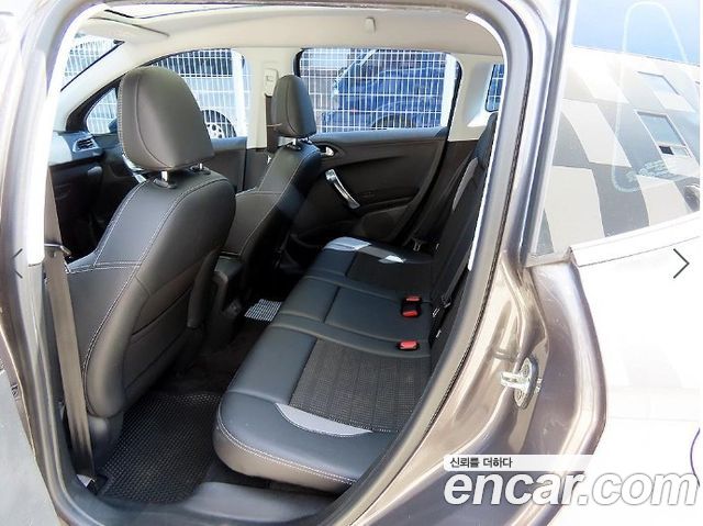 Peugeot 2008 1.6 e-HDi Feline L 2015 — фото 6
