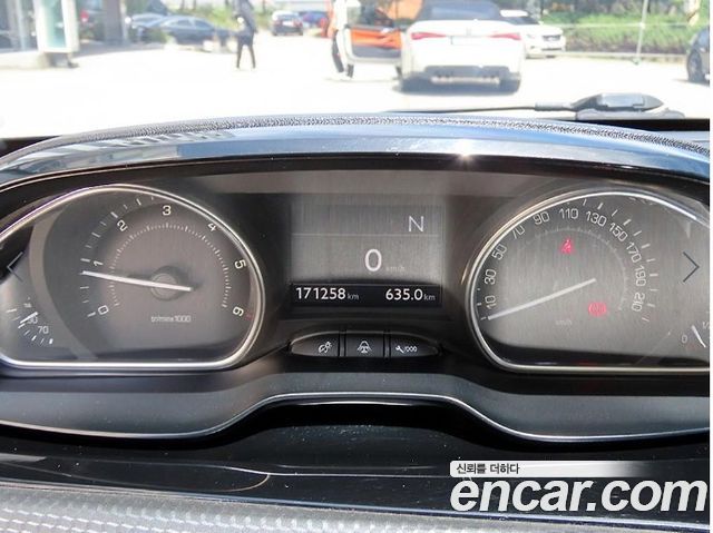 Peugeot 2008 1.6 e-HDi Feline L 2015 — фото 9