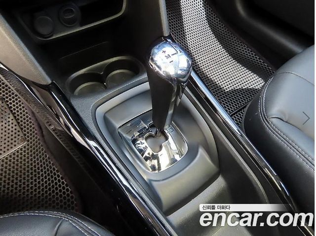 Peugeot 2008 1.6 e-HDi Feline L 2015 — фото 10