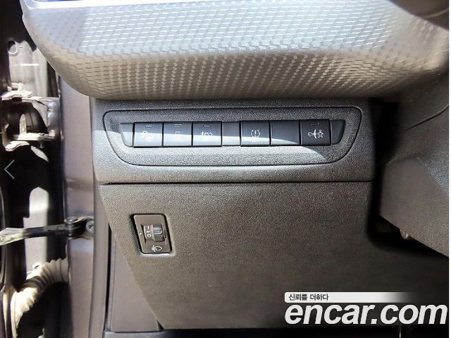 Peugeot 2008 1.6 e-HDi Feline L 2015 — фото 16