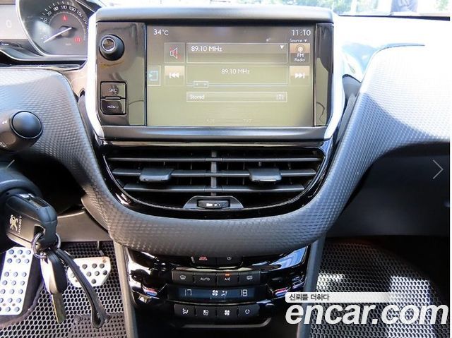 Peugeot 2008 1.6 e-HDi Feline L 2015 — фото 18