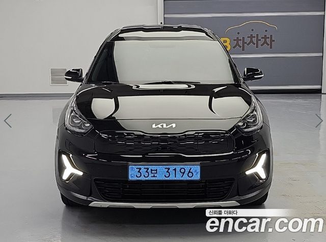 Kia Niro Plus Air 2023 — фото 1