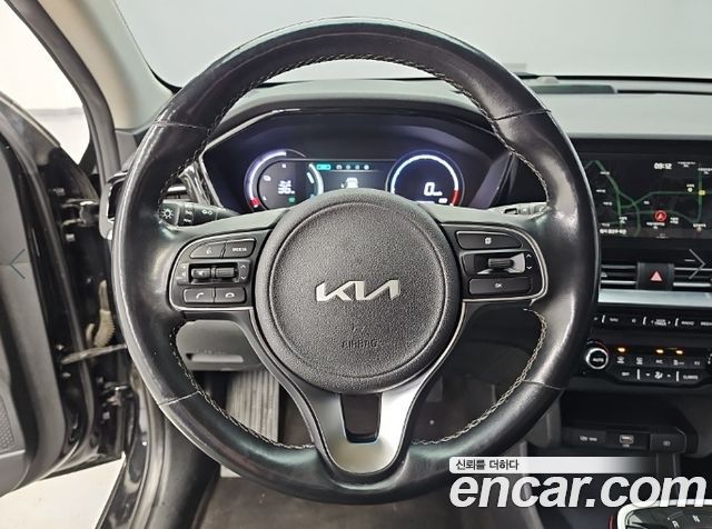Kia Niro Plus Air 2023 — фото 9