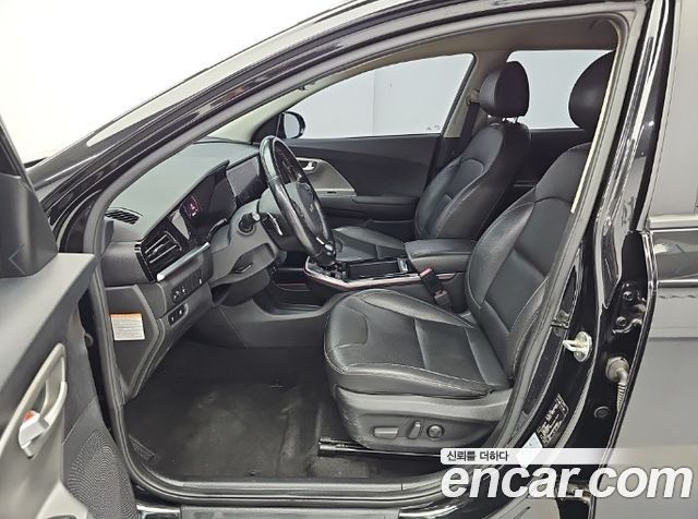 Kia Niro Plus Air 2023 — фото 15