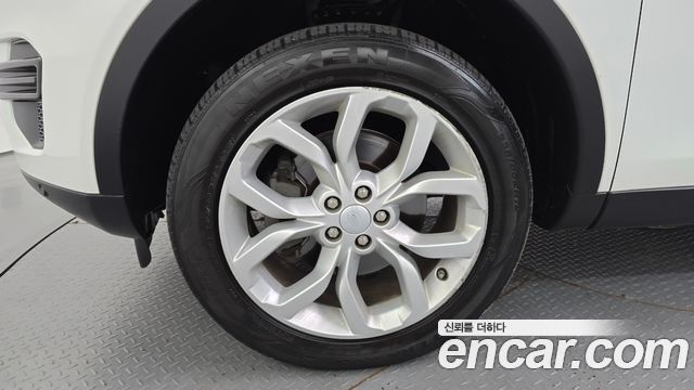Land Rover Discovery Sport 2.0 TD4 SE 2017 — фото 5
