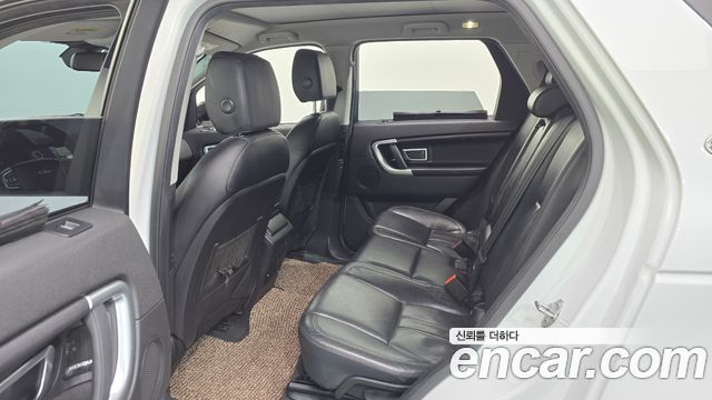 Land Rover Discovery Sport 2.0 TD4 SE 2017 — фото 11