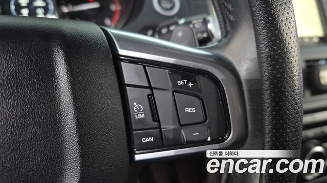 Land Rover Discovery Sport 2.0 TD4 SE 2017 — фото 17