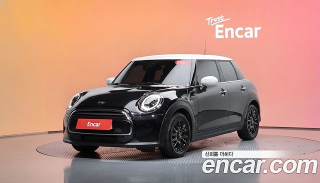 MINI Cooper 5Door Classic Third Generation 2024 — фото 1