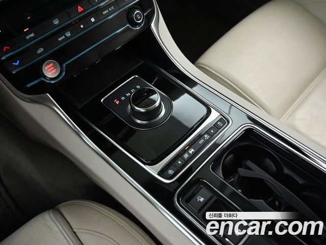 Jaguar XE 20d Prestige 2018 — фото 9