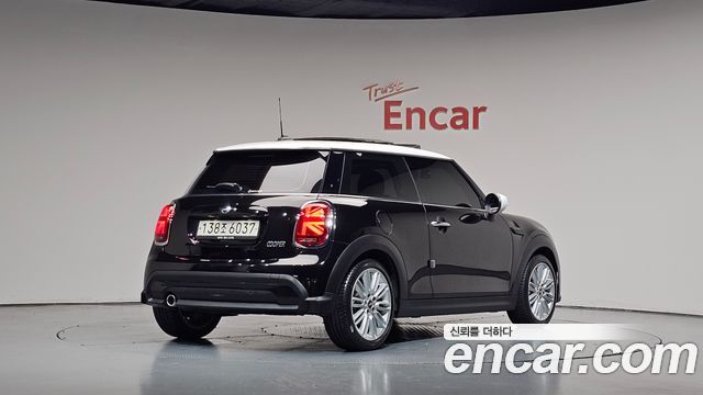 MINI Cooper Classic Plus 3rd 2022 — фото 2