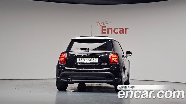 MINI Cooper Classic Plus 3rd 2022 — фото 4