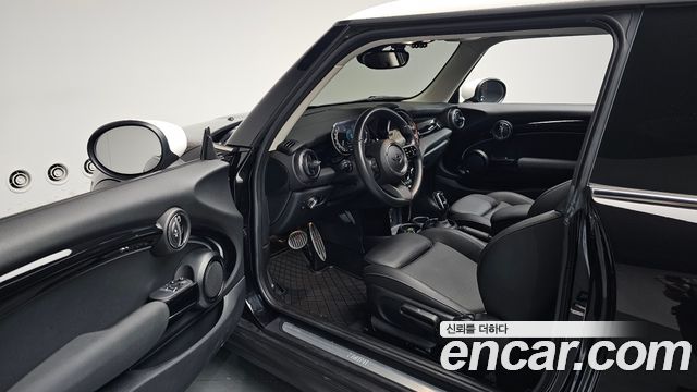MINI Cooper Classic Plus 3rd 2022 — фото 10