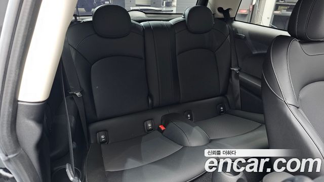 MINI Cooper Classic Plus 3rd 2022 — фото 12