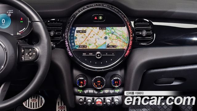 MINI Cooper Classic Plus 3rd 2022 — фото 19