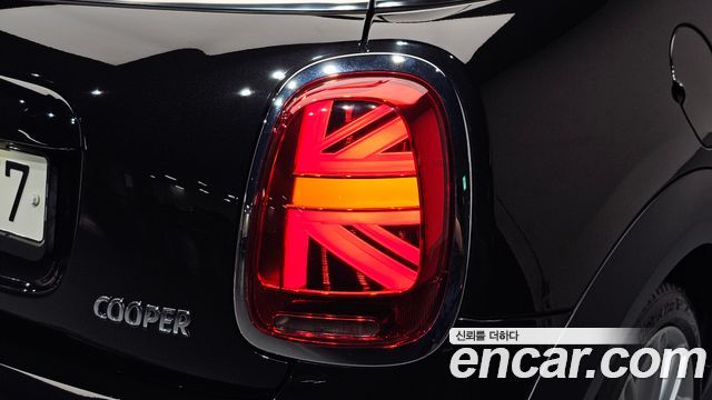 MINI Cooper Classic Plus 3rd 2022 — фото 23