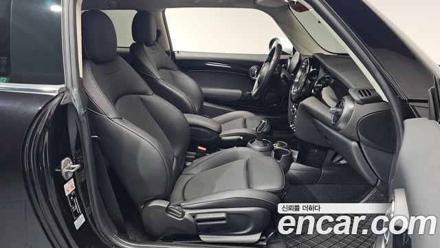 MINI Cooper Classic Plus 3rd 2022 — фото 26