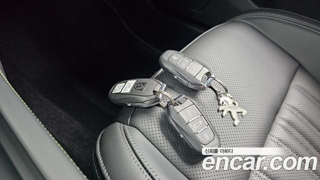 Peugeot 408 1.2 Hybrid GT 2025 — фото 16