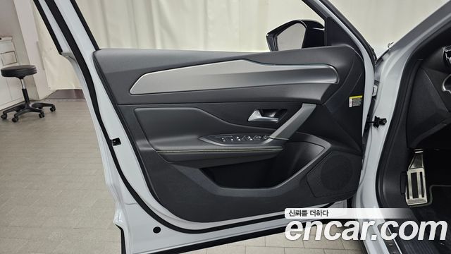 Peugeot 408 1.2 Hybrid GT 2025 — фото 24