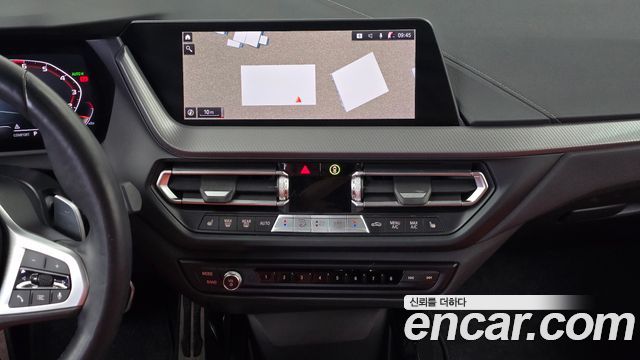 BMW 1 Series (F40) M135i xDrive 2022 — фото 14
