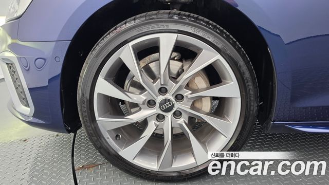 Audi A4 (B9) 40 TDI Quattro Premium 2023 — фото 5