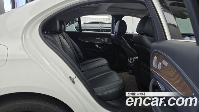 Mercedes-Benz E-Class (W213) E300 4MATIC Exclusive 2019 — фото 12