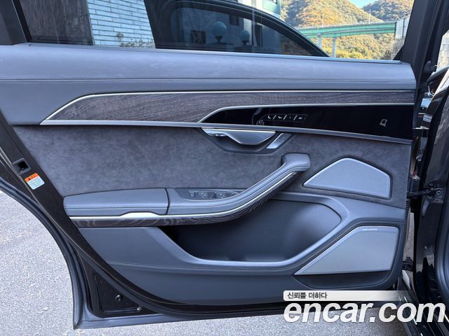 Audi A8 (D5) 60 TFSI Quattro LWB 2021 — фото 16