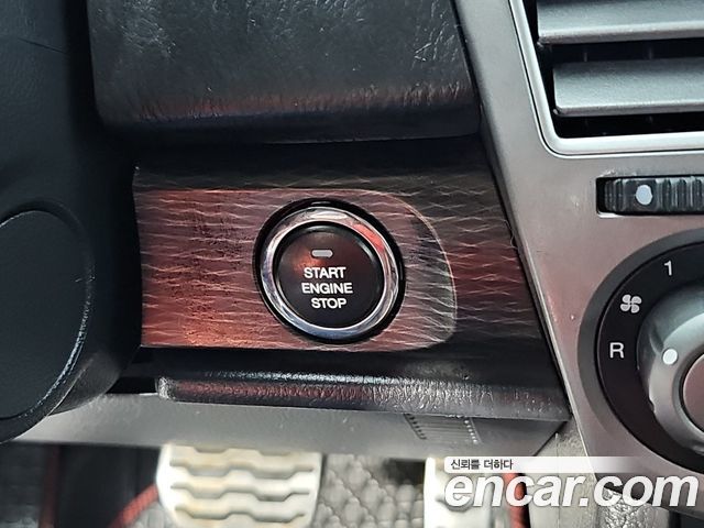 KG Mobility (SsangYong) Korando Turismo 4WD TX 9-seater 2017 — фото 19