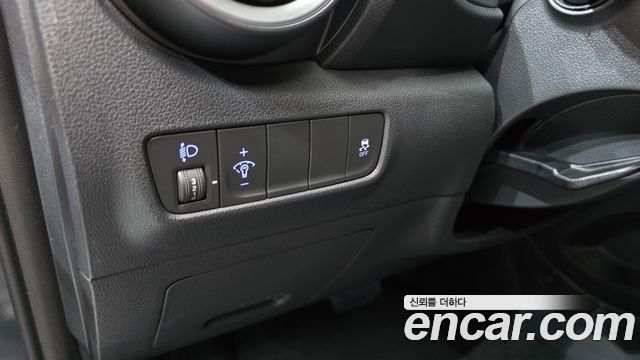 Hyundai Kona Gasoline 2.0 2WD Inspiration 2021 — фото 14